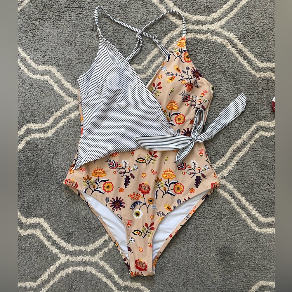 Medium Cupshe wrap swimsuit